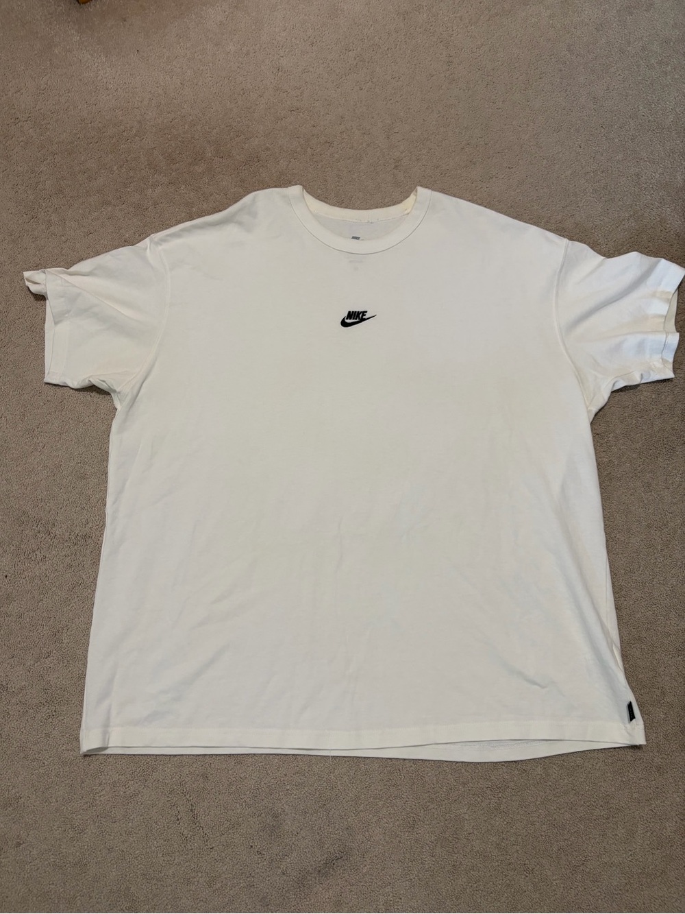 White Men’s Nike T-Shirt XXL